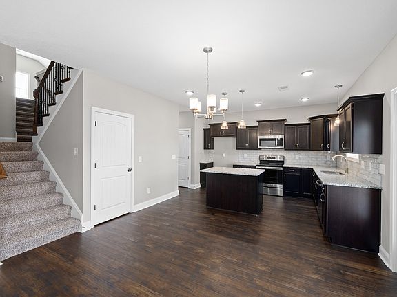 5th image of 617 Bassett Ln