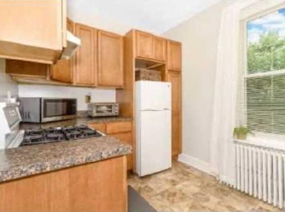 3rd image of 144 Murray Ave Floor 2