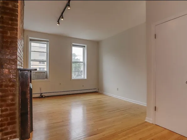 12 Russell Street image 1 of 8