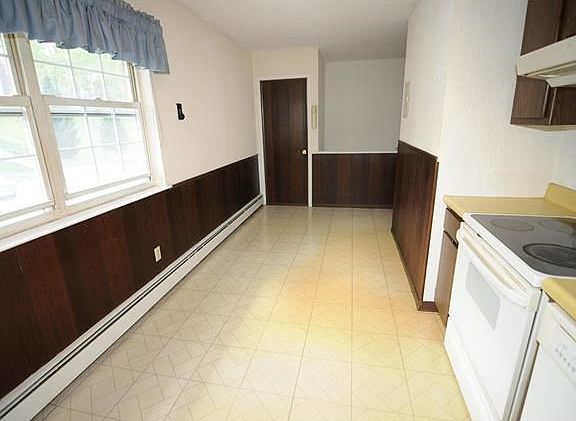 Another view of the eat-in-kitchen