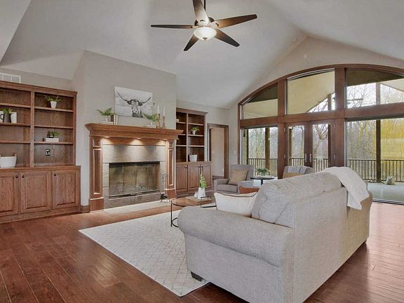 5th image of 513 N Valley Creek Dr