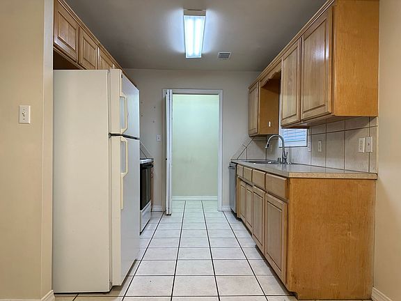 4th image of 1615-1701 S Osage St #1625-B