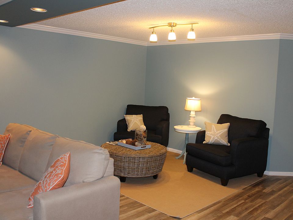 Dining Room ( sitting area) 