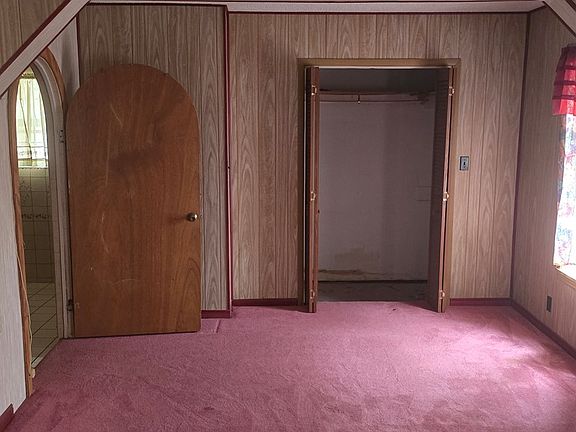 5th image of 700 S Ike Ave