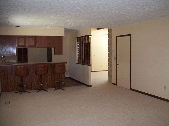 5th image of 414 Edgebrook Ave