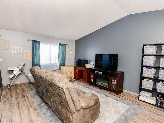 5th image of 2938 7th Ave N