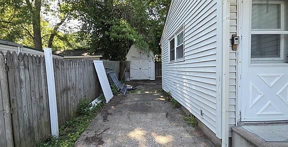 4th image of 3301 Schneidman Rd