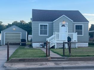 609 E 6th St, Hoisington, KS 67544