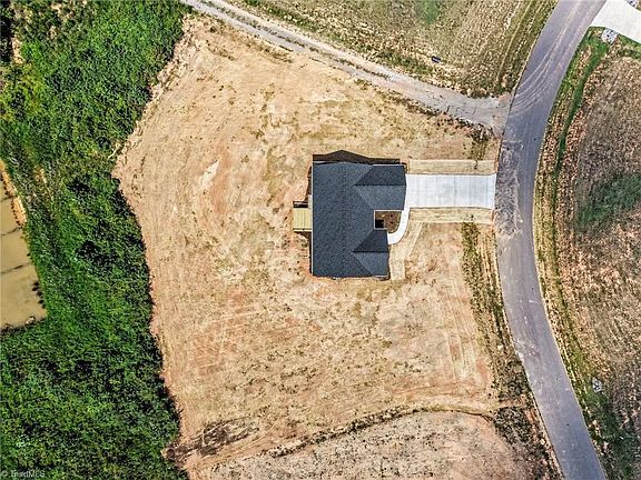 3rd image of 126 Knight Farm Rd