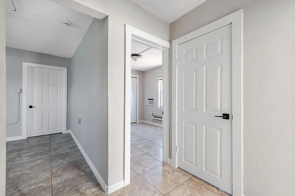 620 SW 6th St — Photo 1