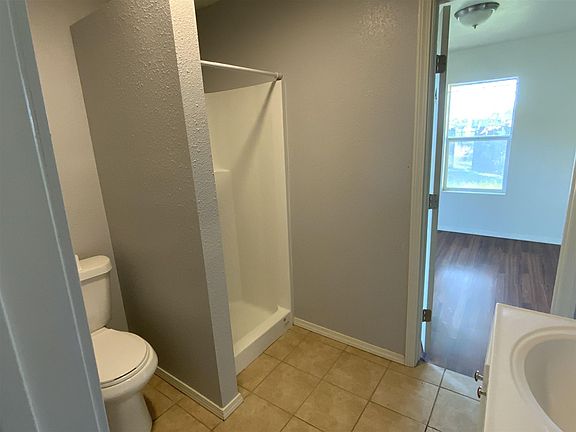 4th image of 1608 N Washington Ave