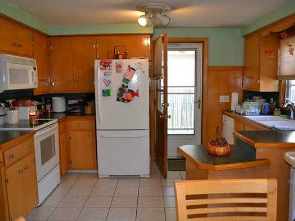 3rd image of 42 Sweet Meadow Dr