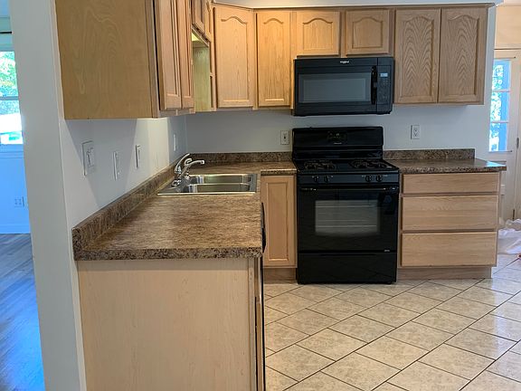 3rd image of 26 Pittsburgh Dr #26