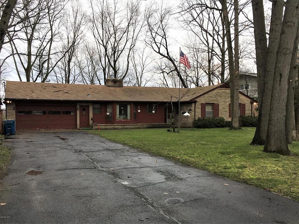 1st image of 490 Lake Dr