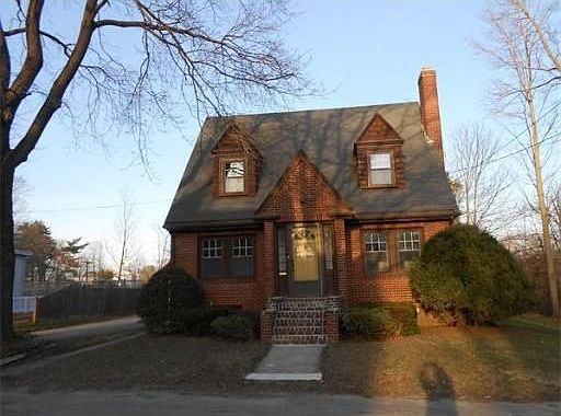 2nd image of 25 Wilbur St