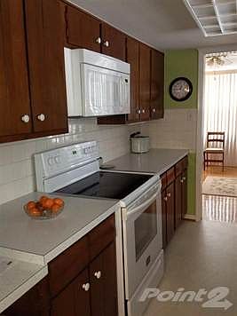Convenient galley type kitchen, all appliances stay