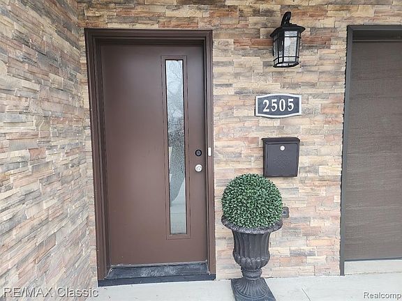 3rd image of 2505 N Campbell Rd #1