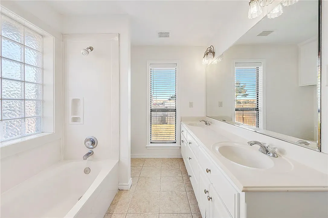 4 bed, 1727 sqft, $650 — Photo 2
