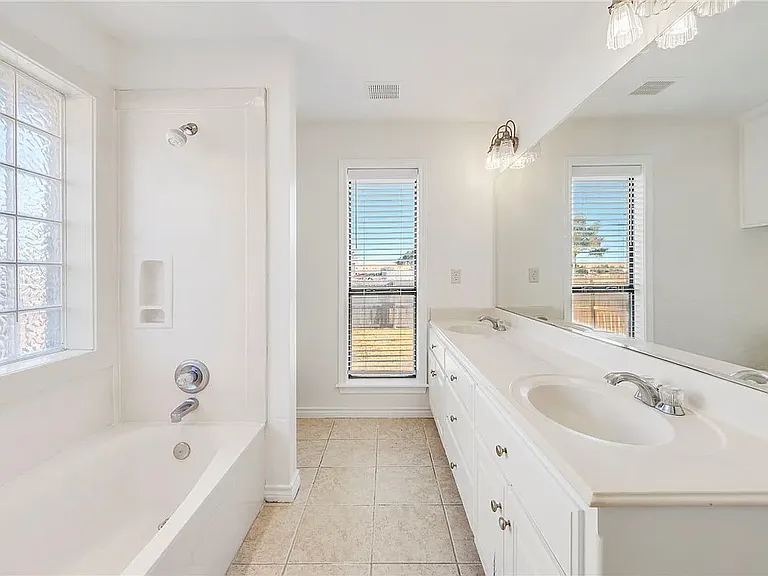 1604 Winfield Ct — Photo 2