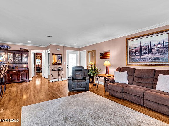 5th image of 34 Cambridge Court