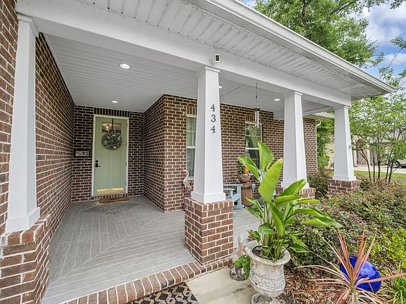2nd image of 434 Mango Ln