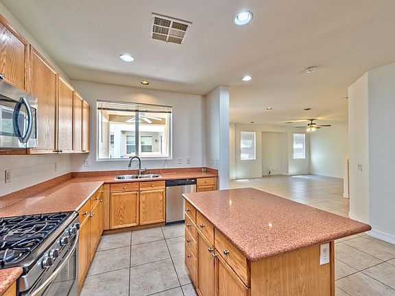 4th image of 10589 Danielson Ave