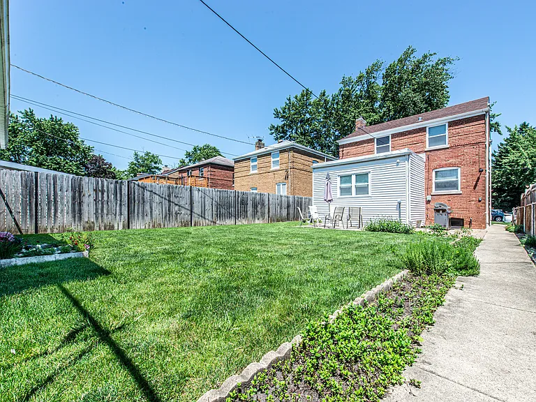 6611 W Foster Ave — Photo 37