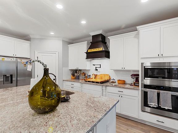 5th image of 651 Charleston Mills Dr