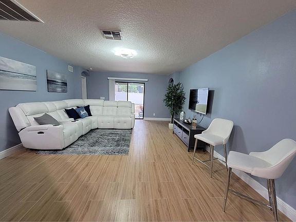 4th image of 270 Pheasant Dr