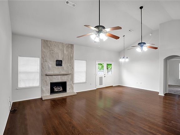 3rd image of 3301 SW Briar Creek Ave