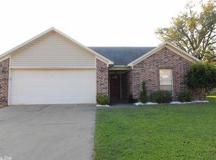 1825 Auburn Hills Dr, Bryant, AR 72015
