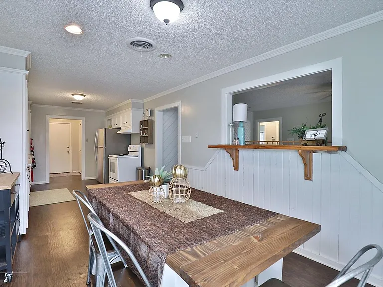218 College Dr — Photo 10