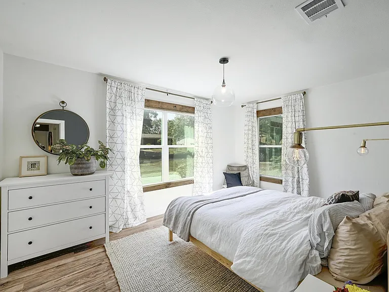 4900 Hilldale Dr — Photo 12