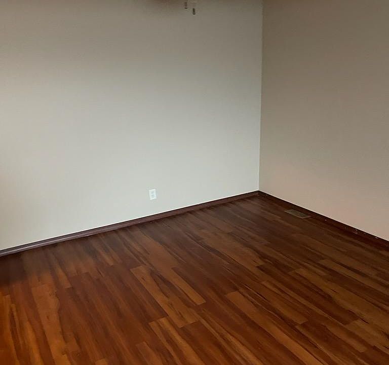 2nd image of 1811 W Kingsway Dr APT G1