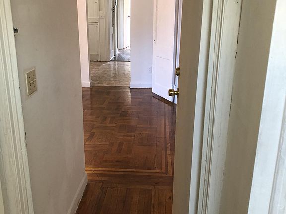 4th image of 920 E 231st St APT 2