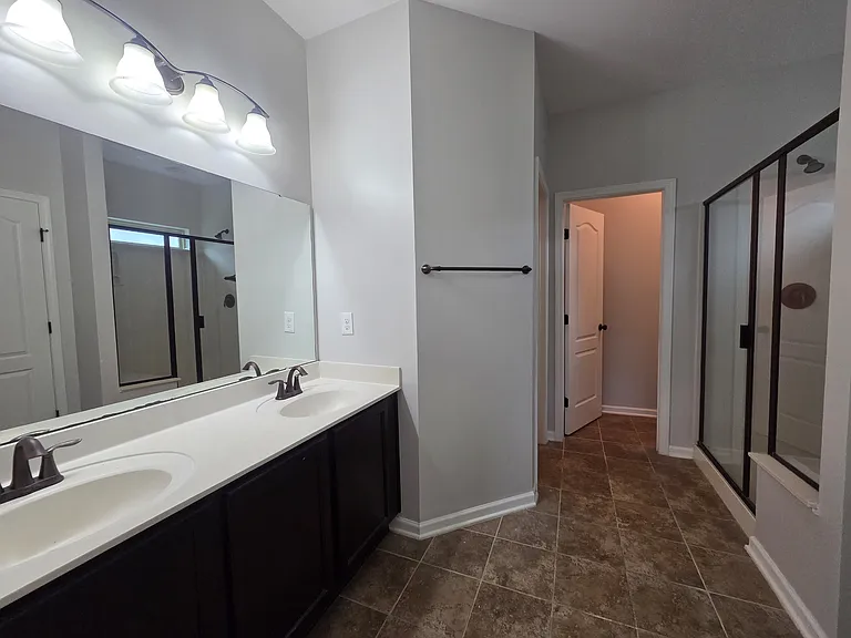 1301 Chimney Ridge Dr — Photo 17