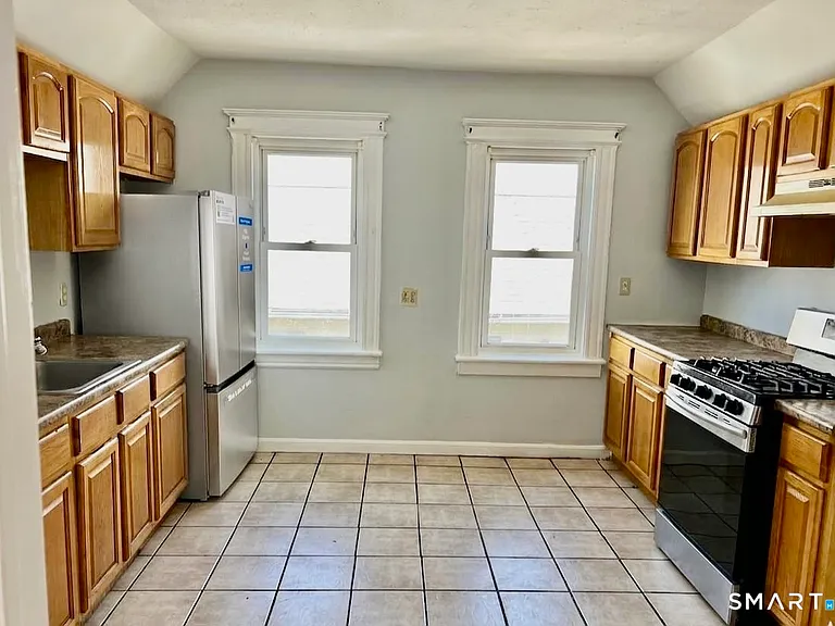 137 Hollister Ave — Photo 17