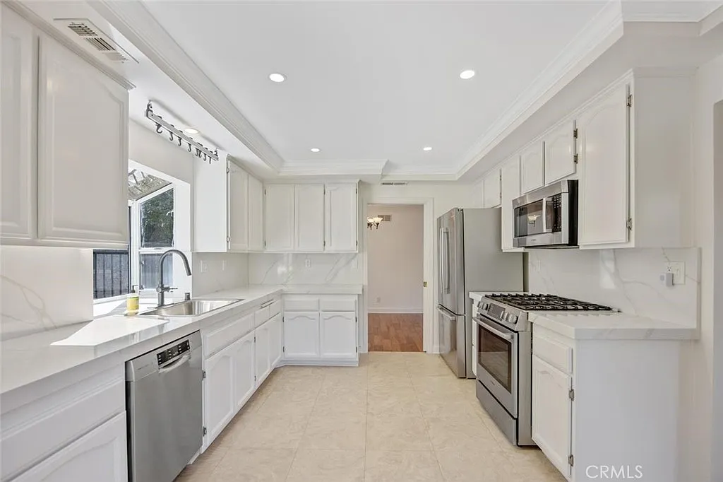 Building Photo - 5974 Ruthwood Dr