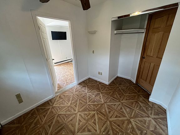 4th image of 46 Glen Ln