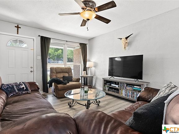 5th image of 1102 Sherry Ln