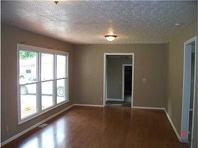3rd image of 1851 N Beechbrook Dr