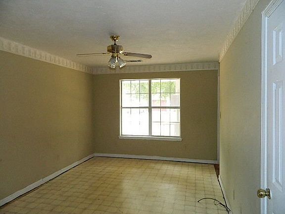 5th image of 214 Sherwood Loop