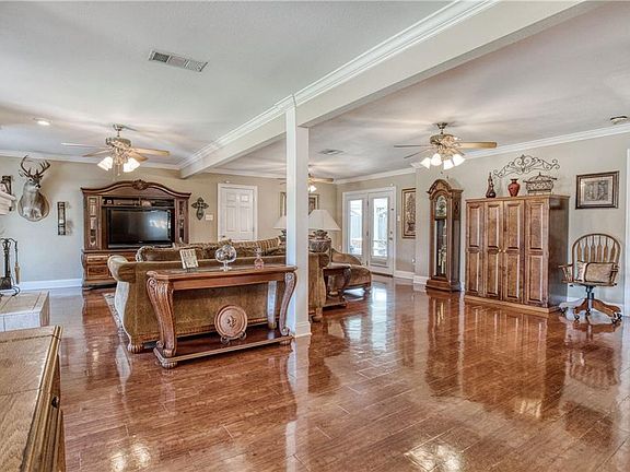 5th image of 1816 Green Oak Dr