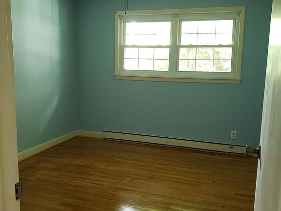 4th image of 202 Woodlawn Dr