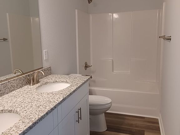 5th image of 422 Lasalle Ave