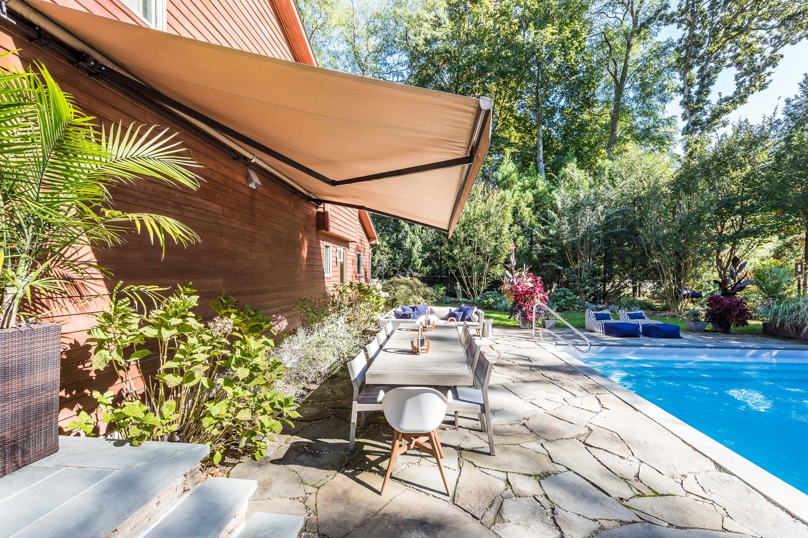  Back Yard Oasis