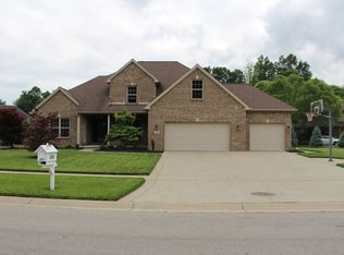 1331 Castlebury Dr, Temperance, MI 48182