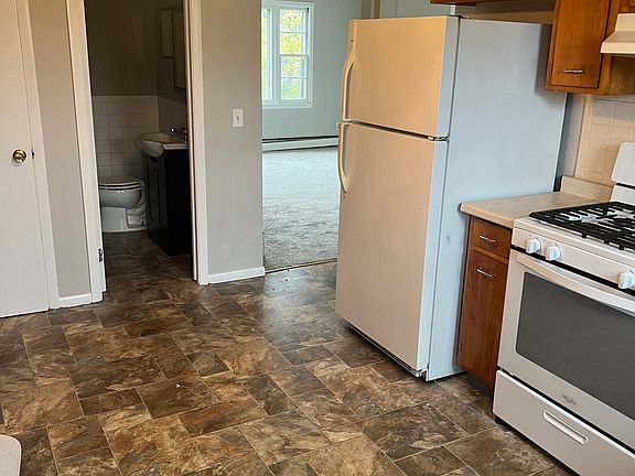 3rd image of 455 Alberta Dr