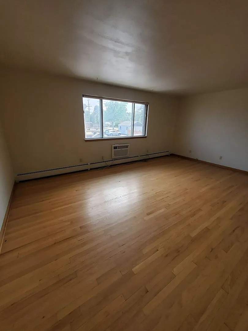 1920 Lathrop Ave. (16 Unit) — Photo 2