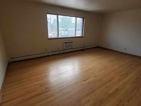 2nd image of 1920 Lathrop Ave APT 208